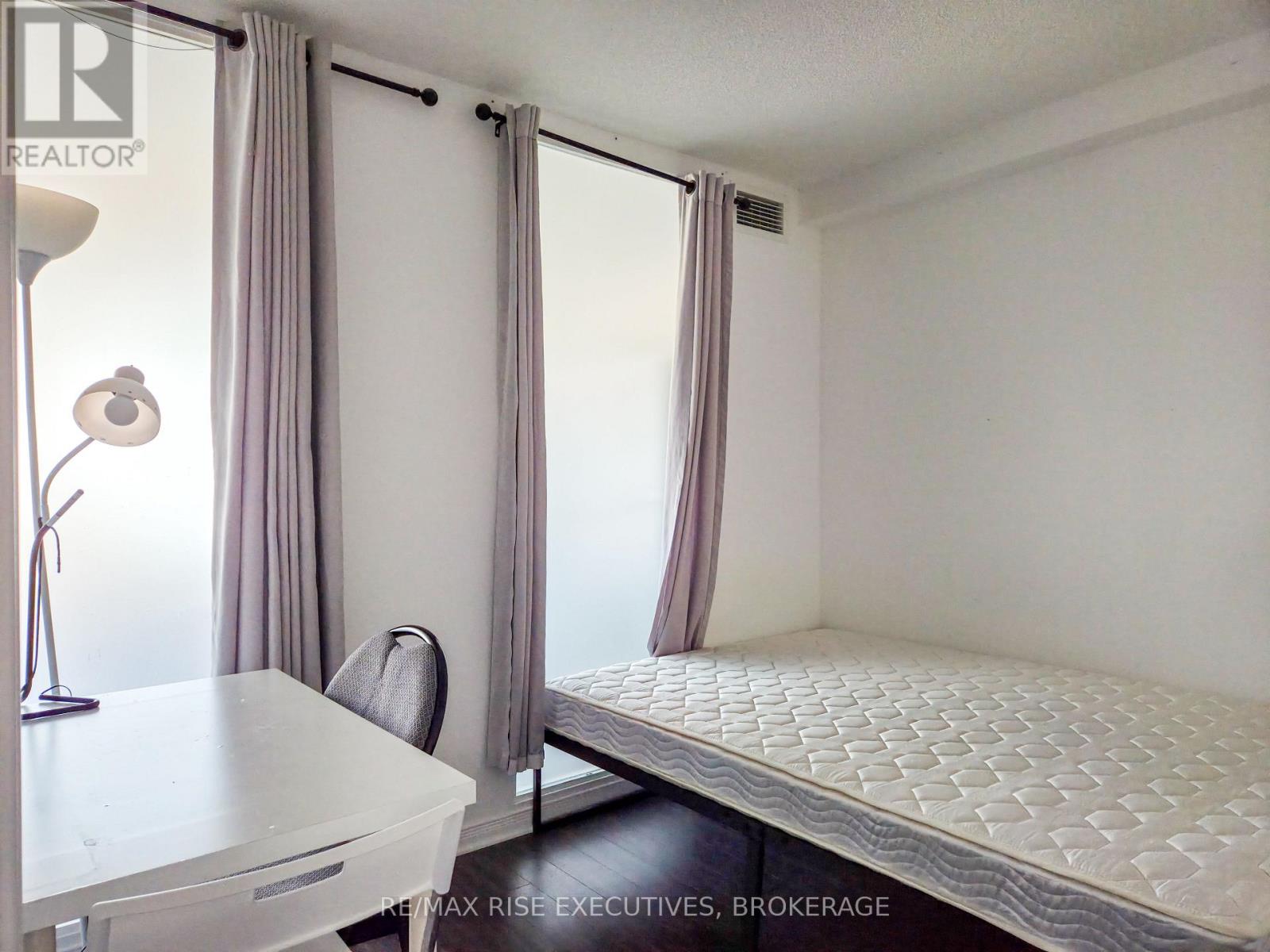 601 - 121 QUEEN STREET