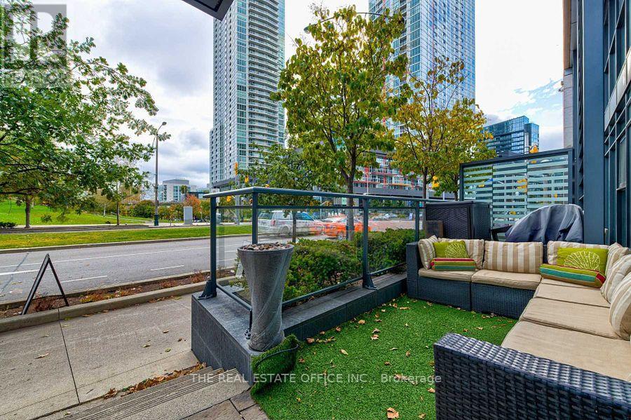 Photo 1 of 34 — 112 Fort York Boulevard G9, Toronto, ON M5V4A7