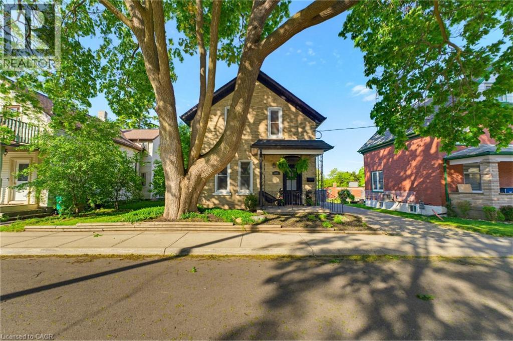 440 DUKE Street W