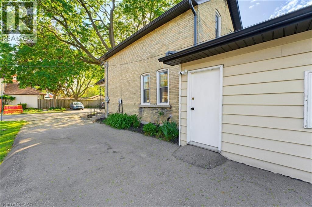440 DUKE Street W