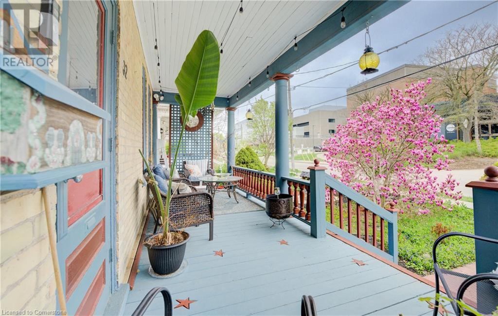 32 ELLEN Street E