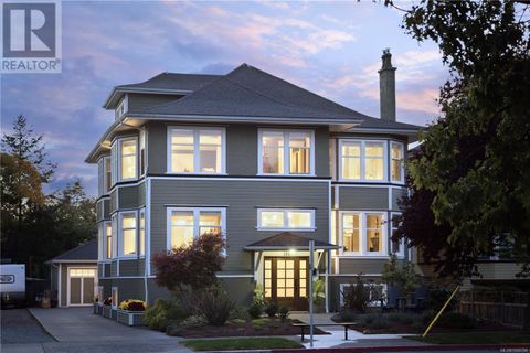 110 Eberts St Victoria BC V8S3H7