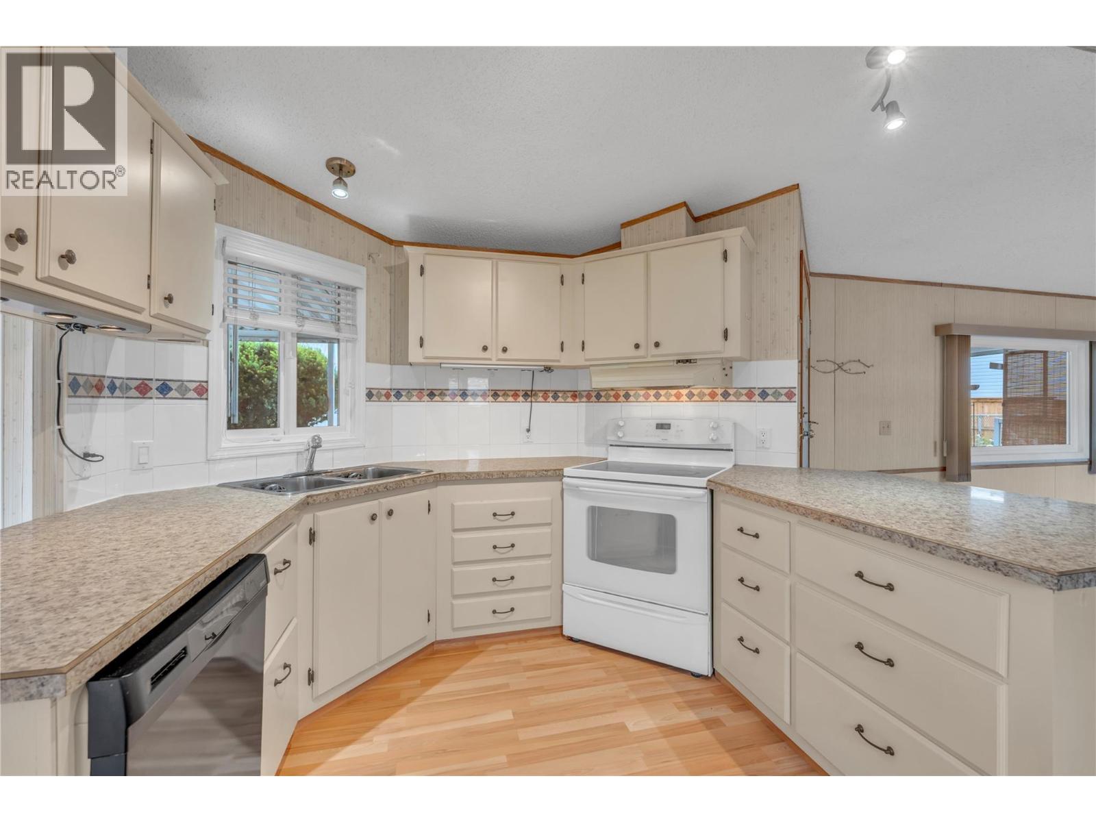98 Okanagan Avenue E Unit# 25