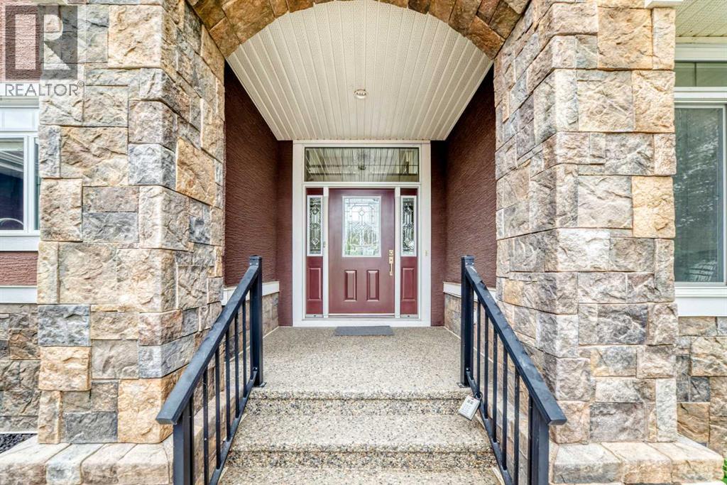 96 Cranarch Heights SE