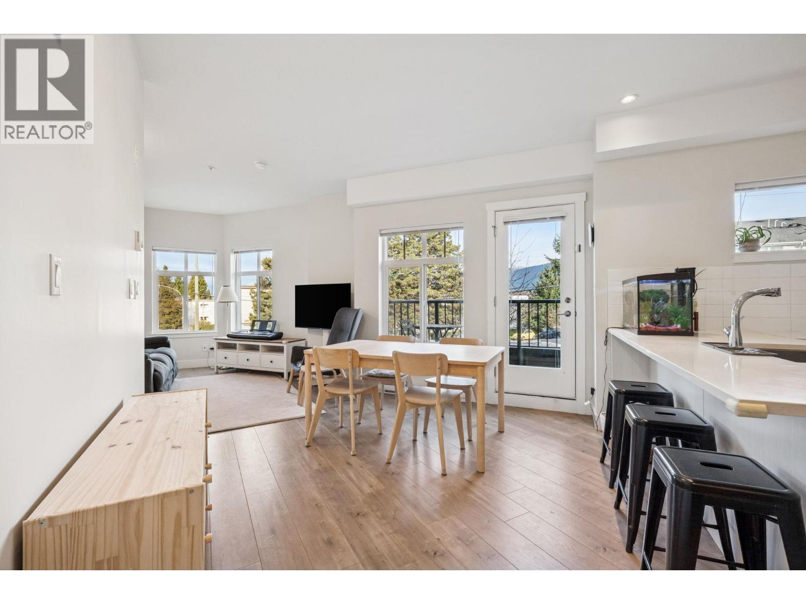 205 7180 BARNET ROAD