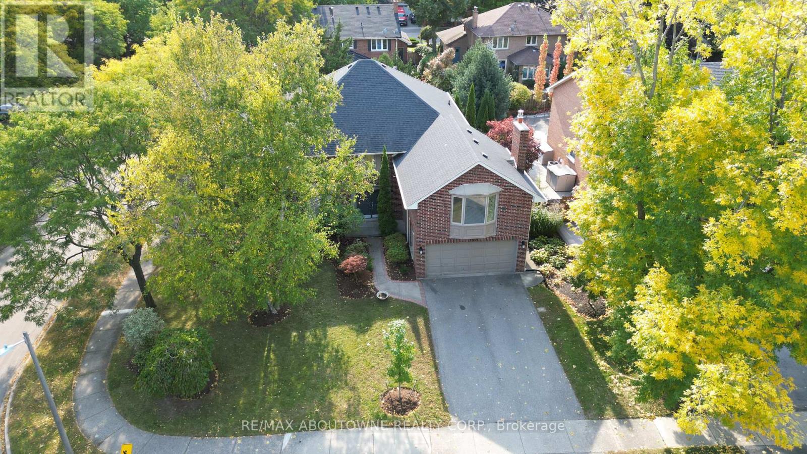 398 BARCLAY CRESCENT