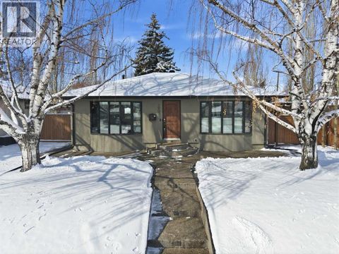 1907 Kelwood Drive SW Calgary AB T3E3Z4