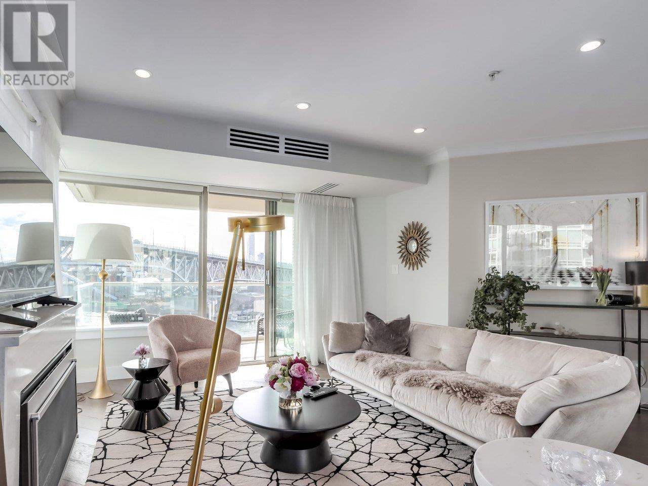 802 1600 HORNBY STREET