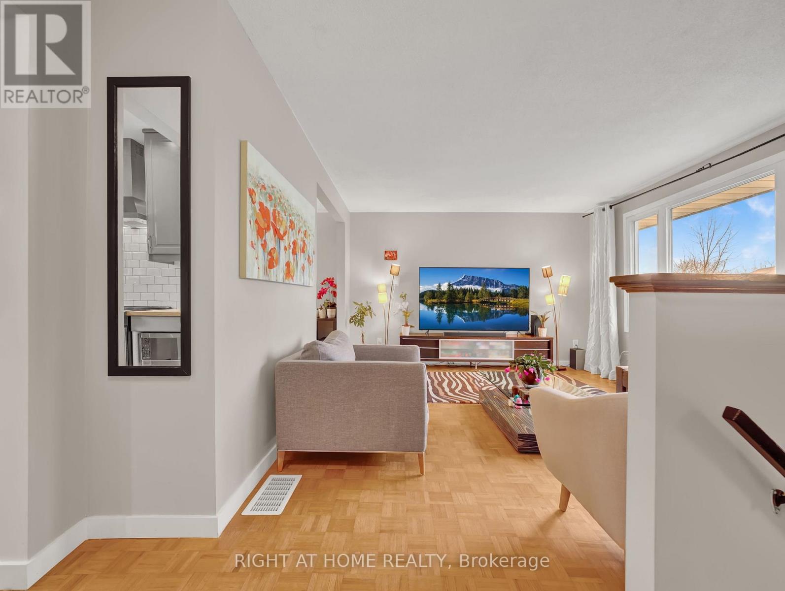 2 CHARTWELL CRES