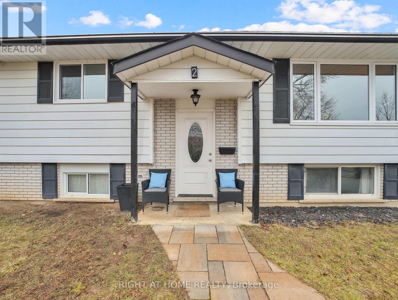 2 CHARTWELL CRES