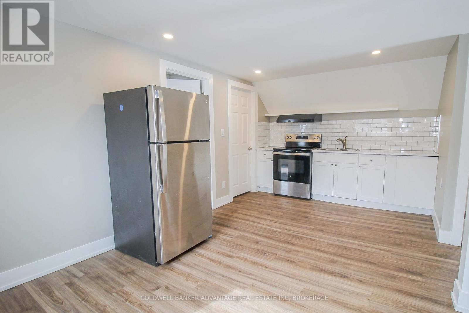UPPER - 181 WELLAND STREET