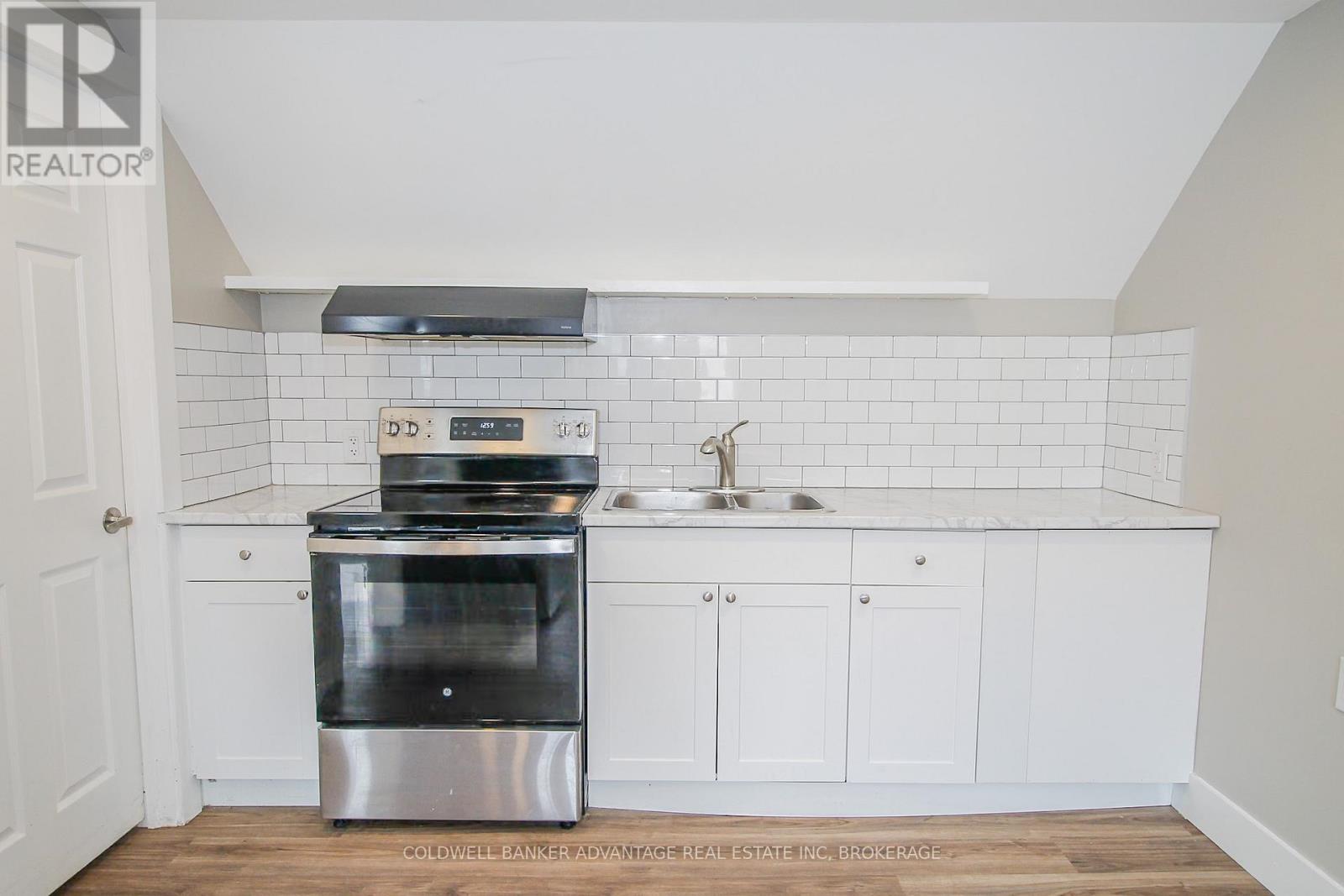 UPPER - 181 WELLAND STREET