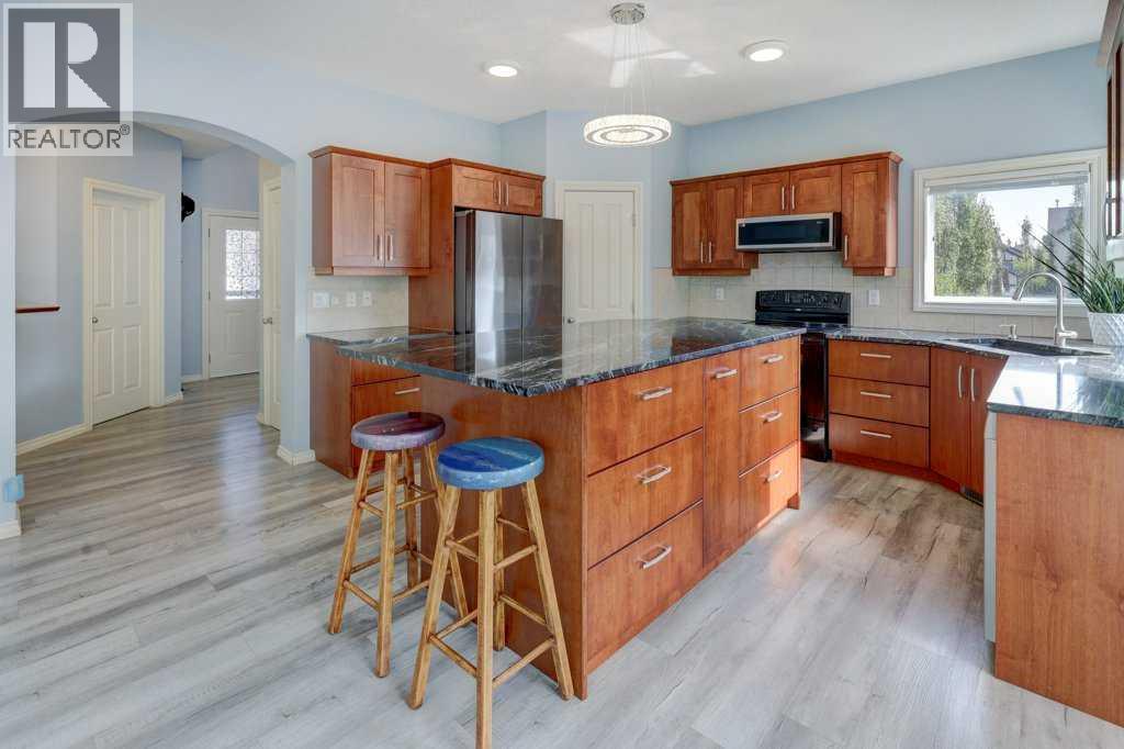 242 Crystal Green Point