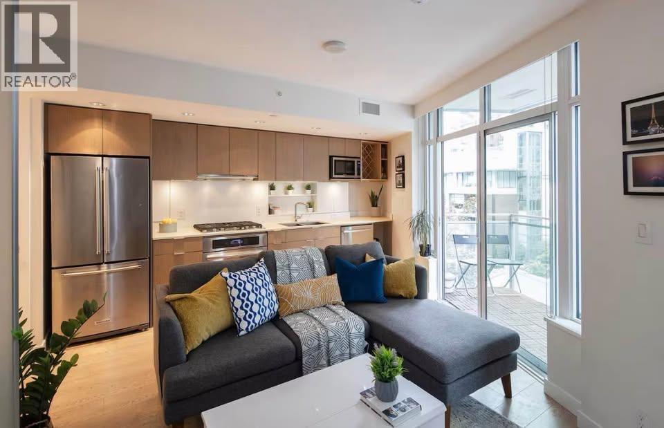 302 161 E 1ST AVENUE