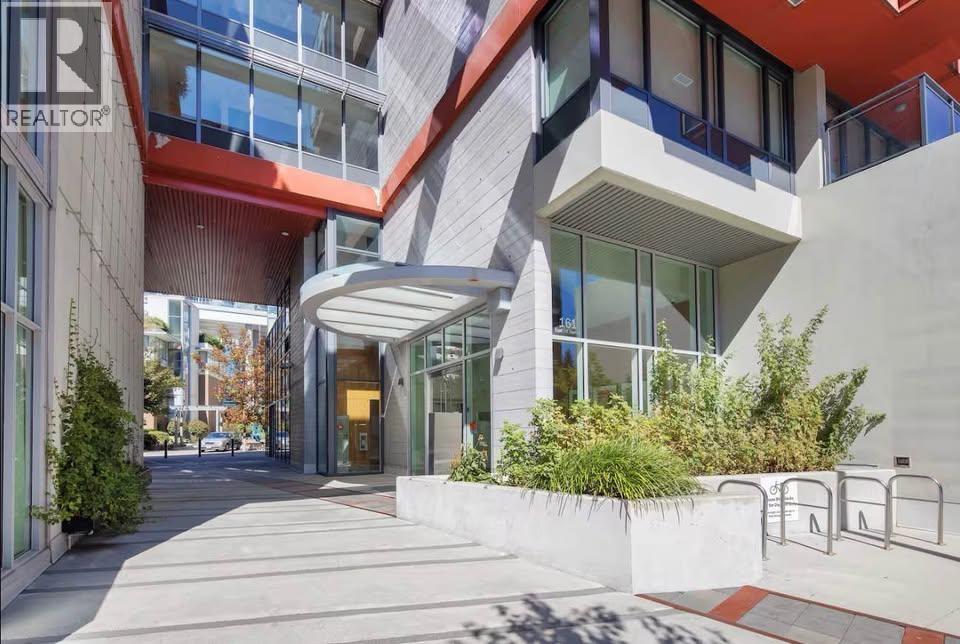 302 161 E 1ST AVENUE