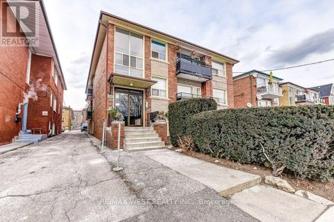 136 PORTLAND STREET Toronto (Mimico) ON M8Y1B2