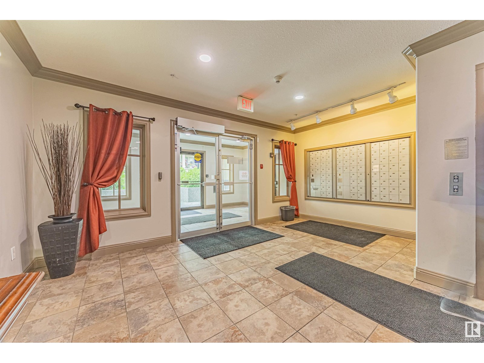 #110 1406 HODGSON WY NW