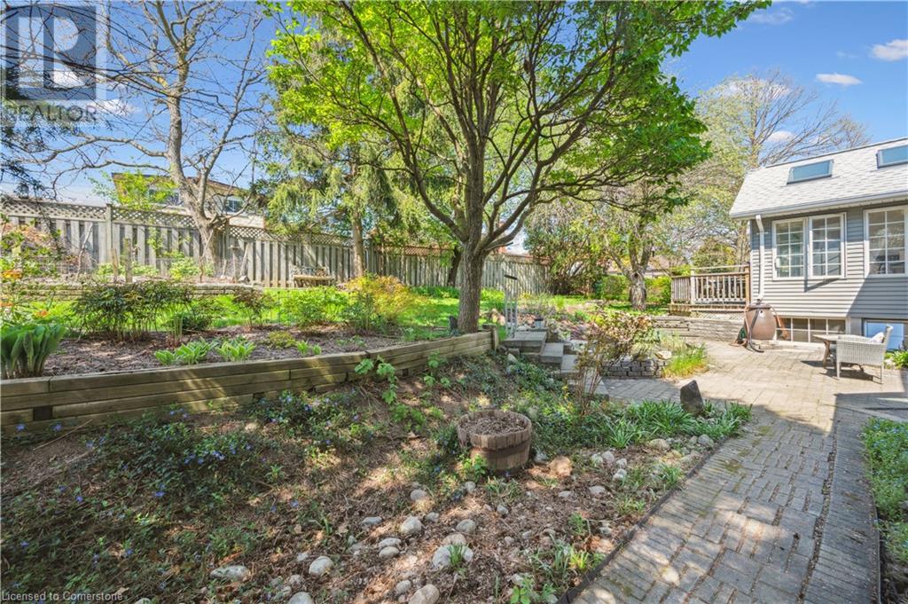 61 LARKSPUR Crescent