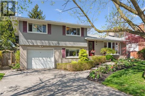 61 LARKSPUR Crescent Kitchener ON N2M4W8
