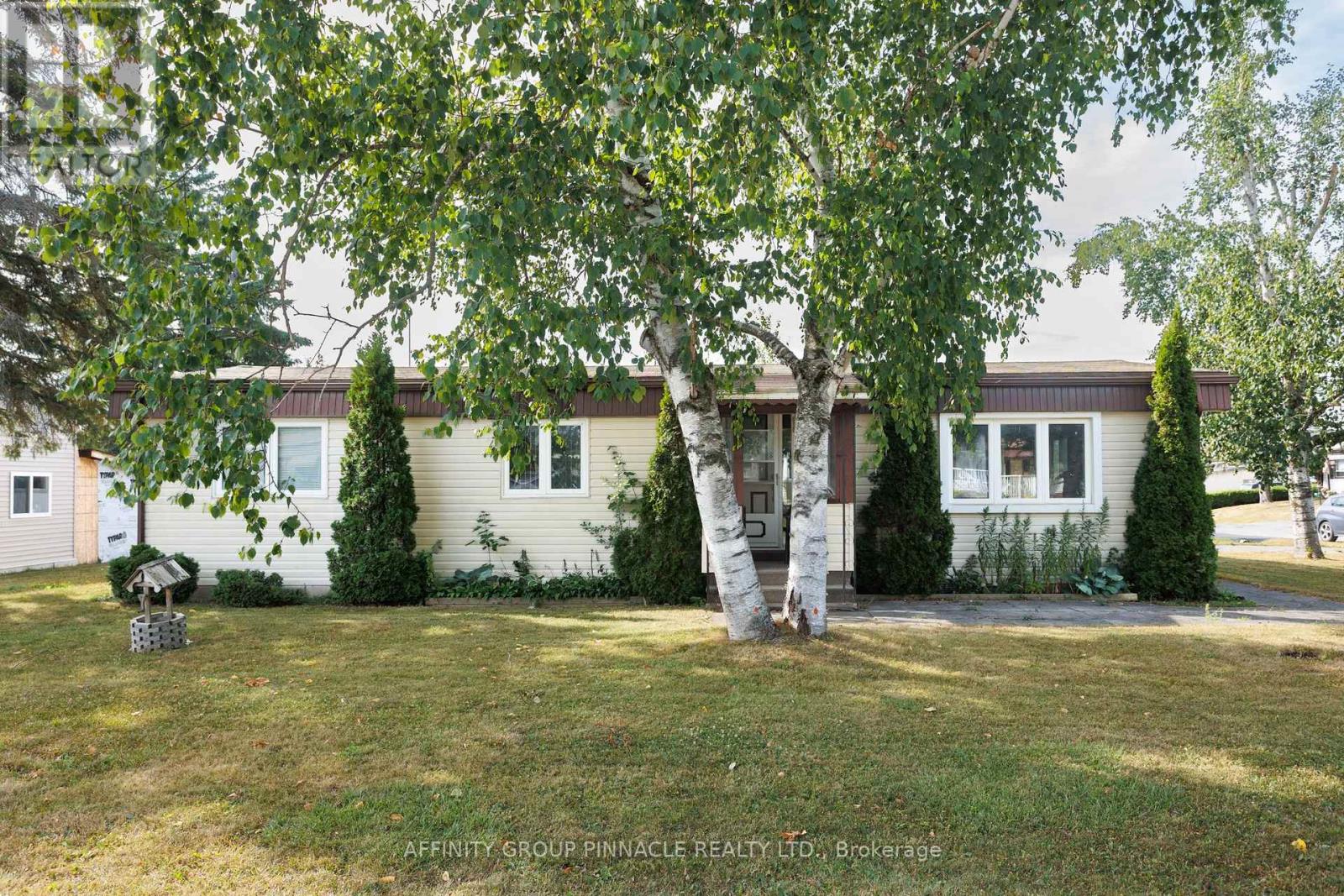 15 CIRCLE DRIVE