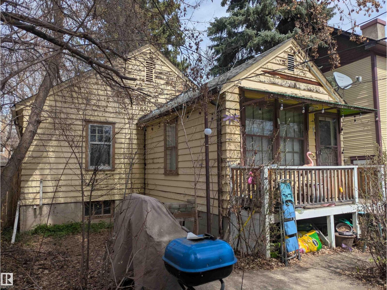 11021 80 AV NW