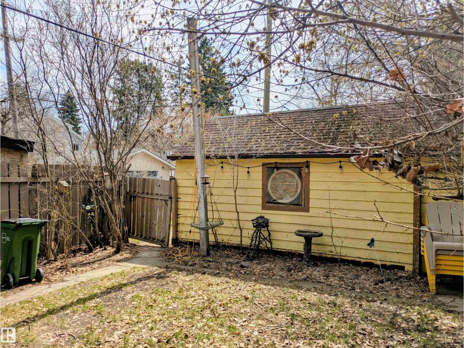 11021 80 AV NW