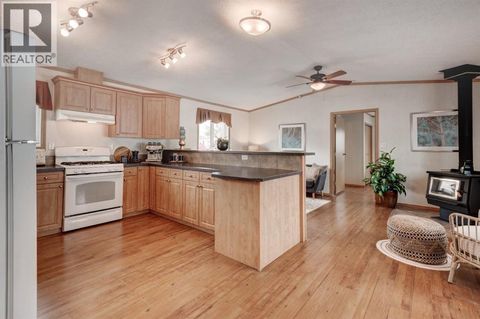 6, 6724 17 Avenue SE Calgary AB T2A0W5