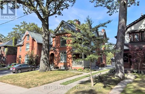 6 - 223 EVELYN AVENUE Toronto (Junction Area) ON M6P2Z8