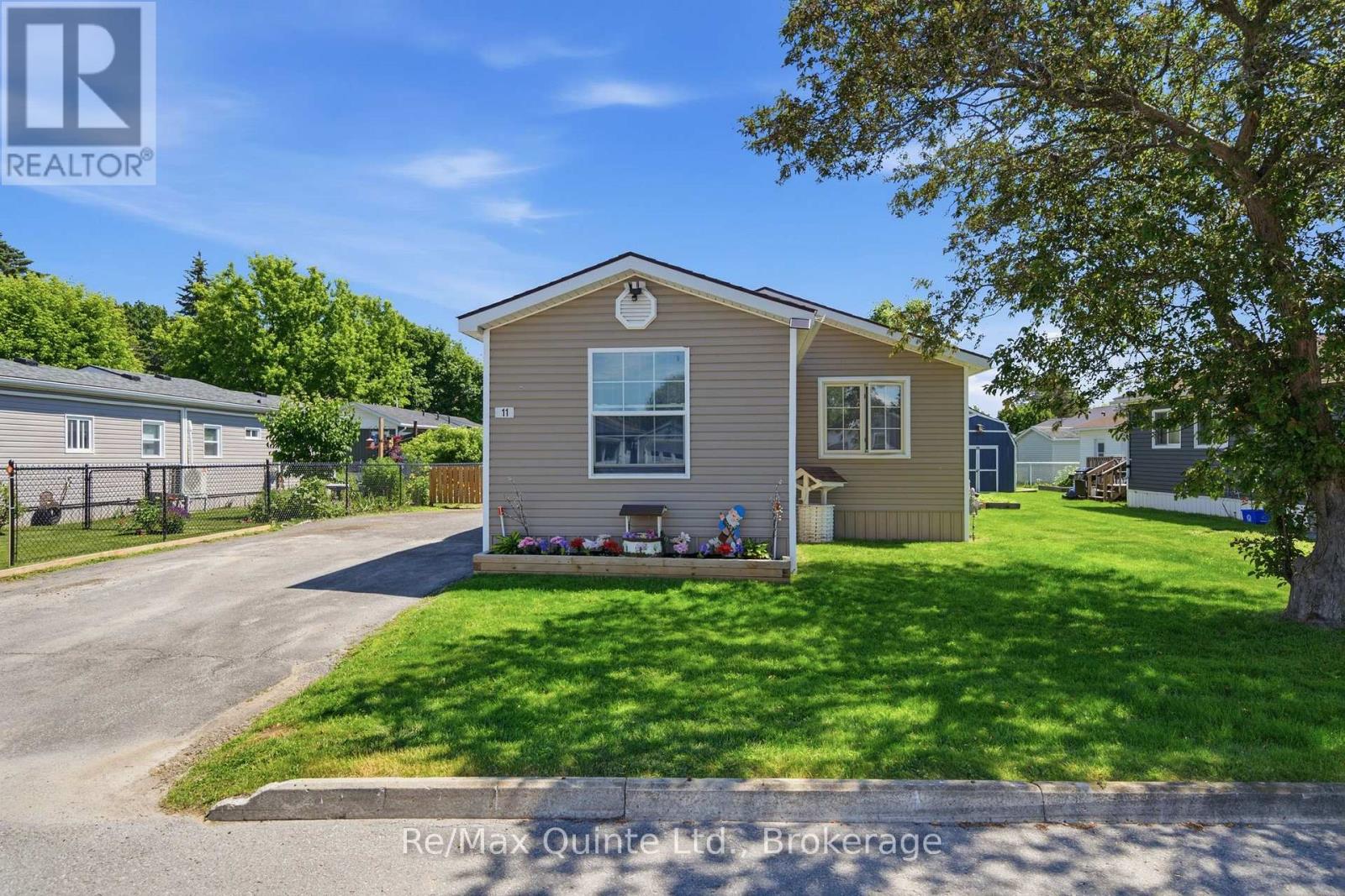 Photo 1 of 30 — 11 GROUSE LANE, Quinte West (Sidney Ward), ON K8N4Z3