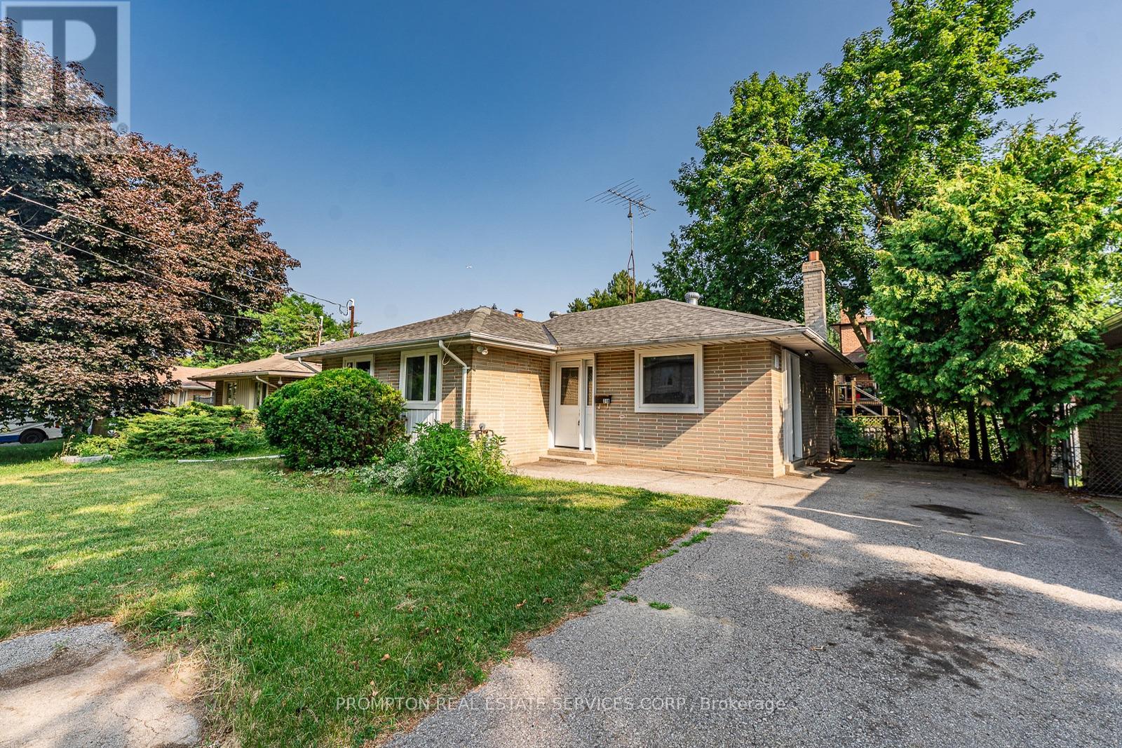 318 PALISER CRESCENT S