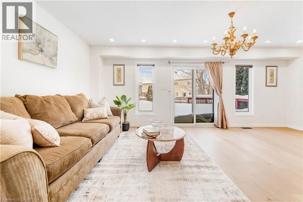 220 LEMON GRASS Crescent