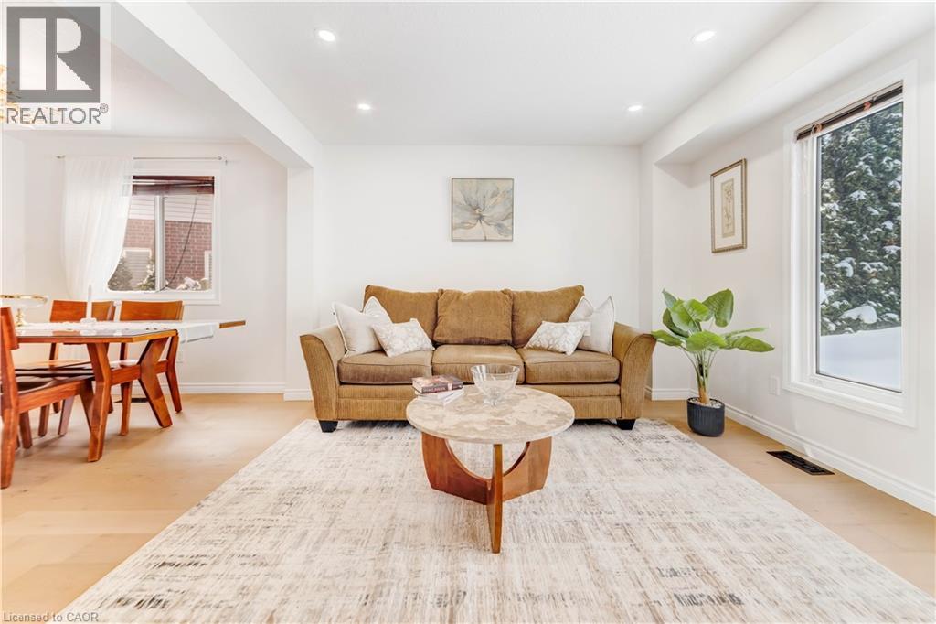 220 LEMON GRASS Crescent