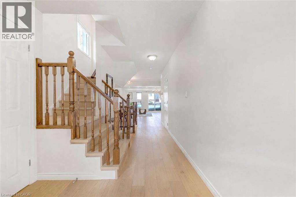 220 LEMON GRASS Crescent