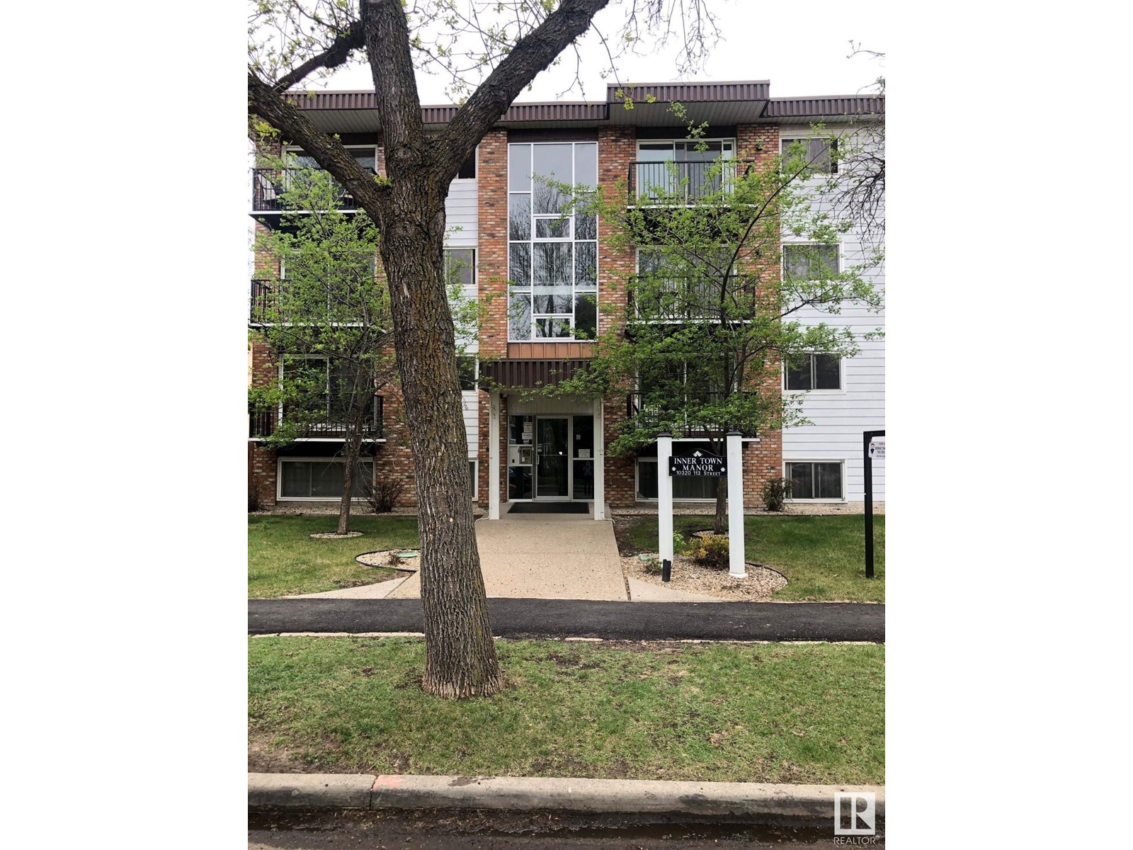 #302, 10320 113 ST NW