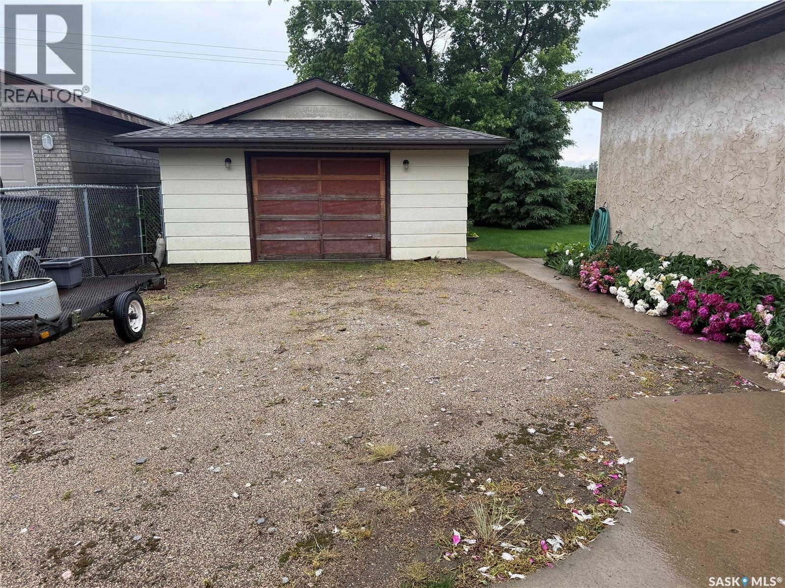 302 Watson CRESCENT