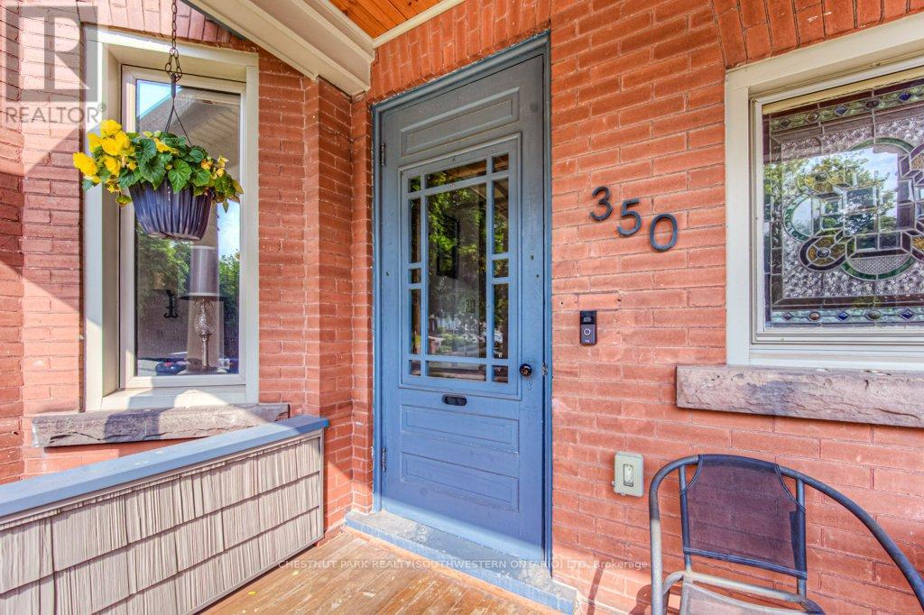 350 QUEEN STREET S