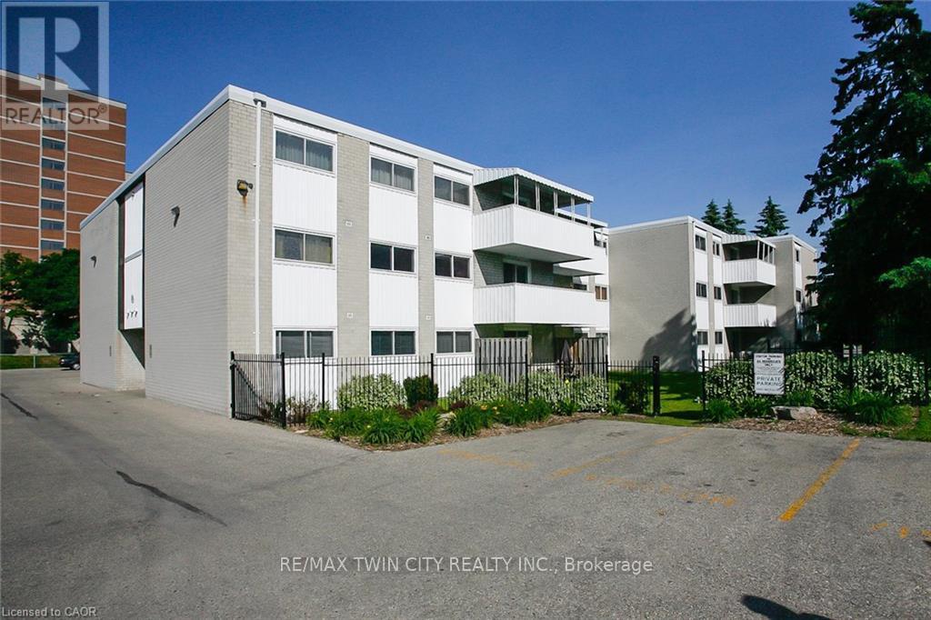 305 - 24 MOOREGATE CRESCENT