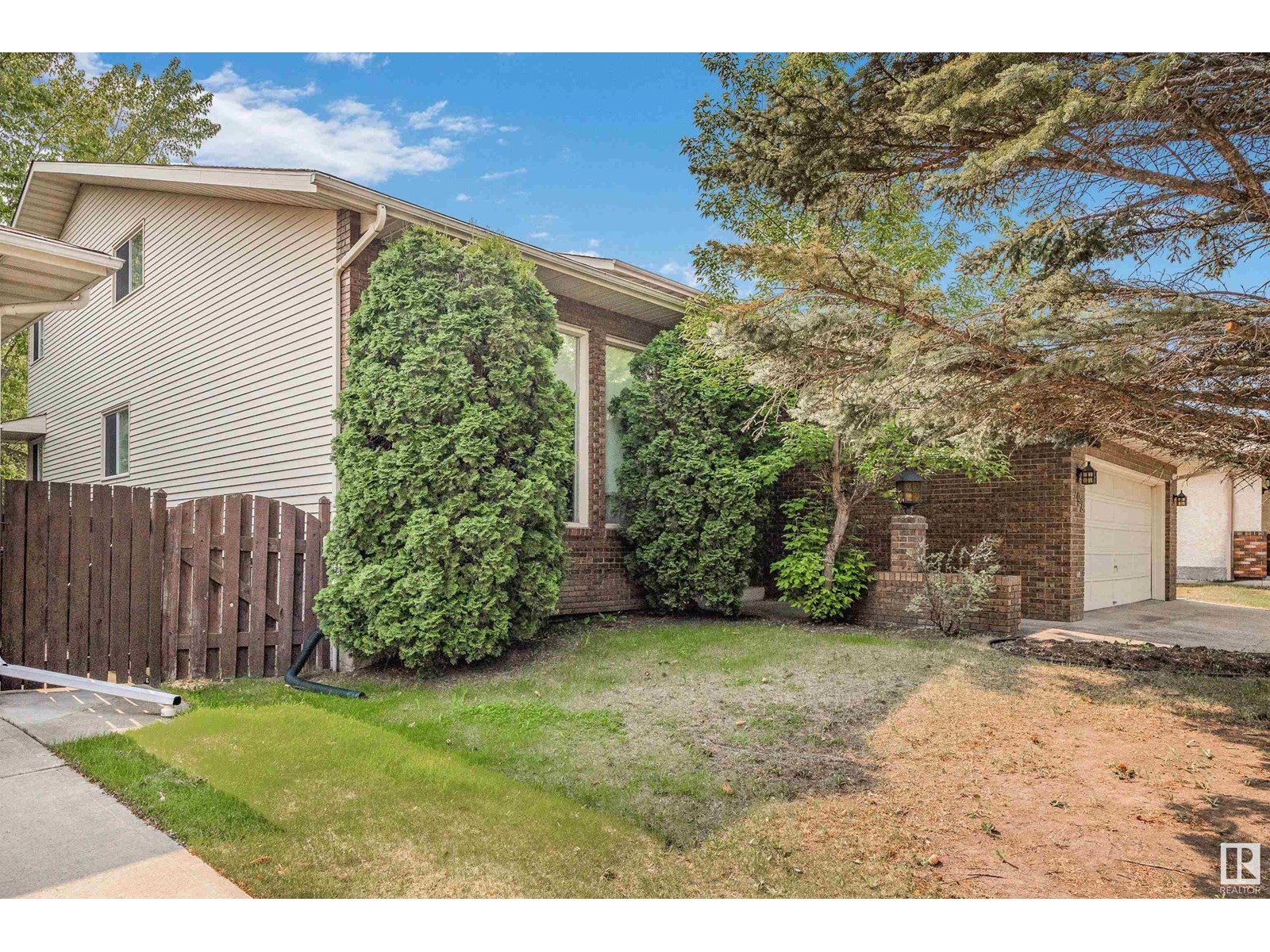 292 RHATIGAN RD W NW