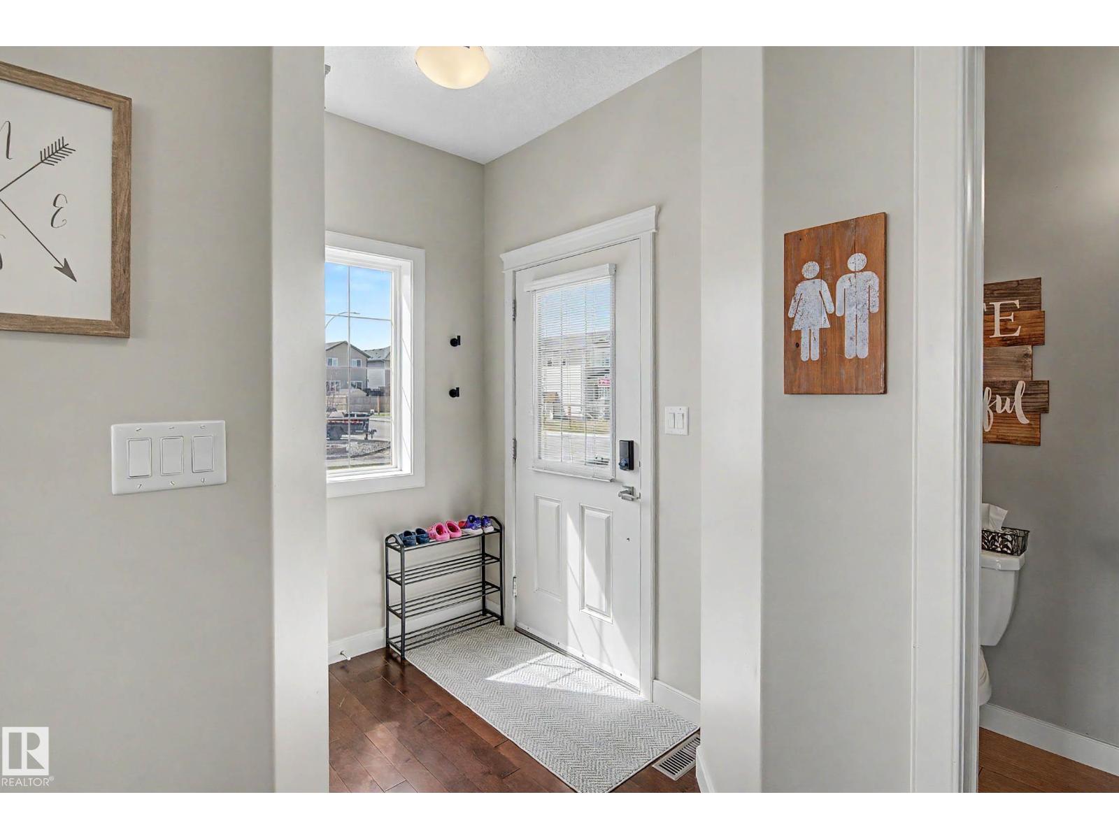 9483 227 ST NW