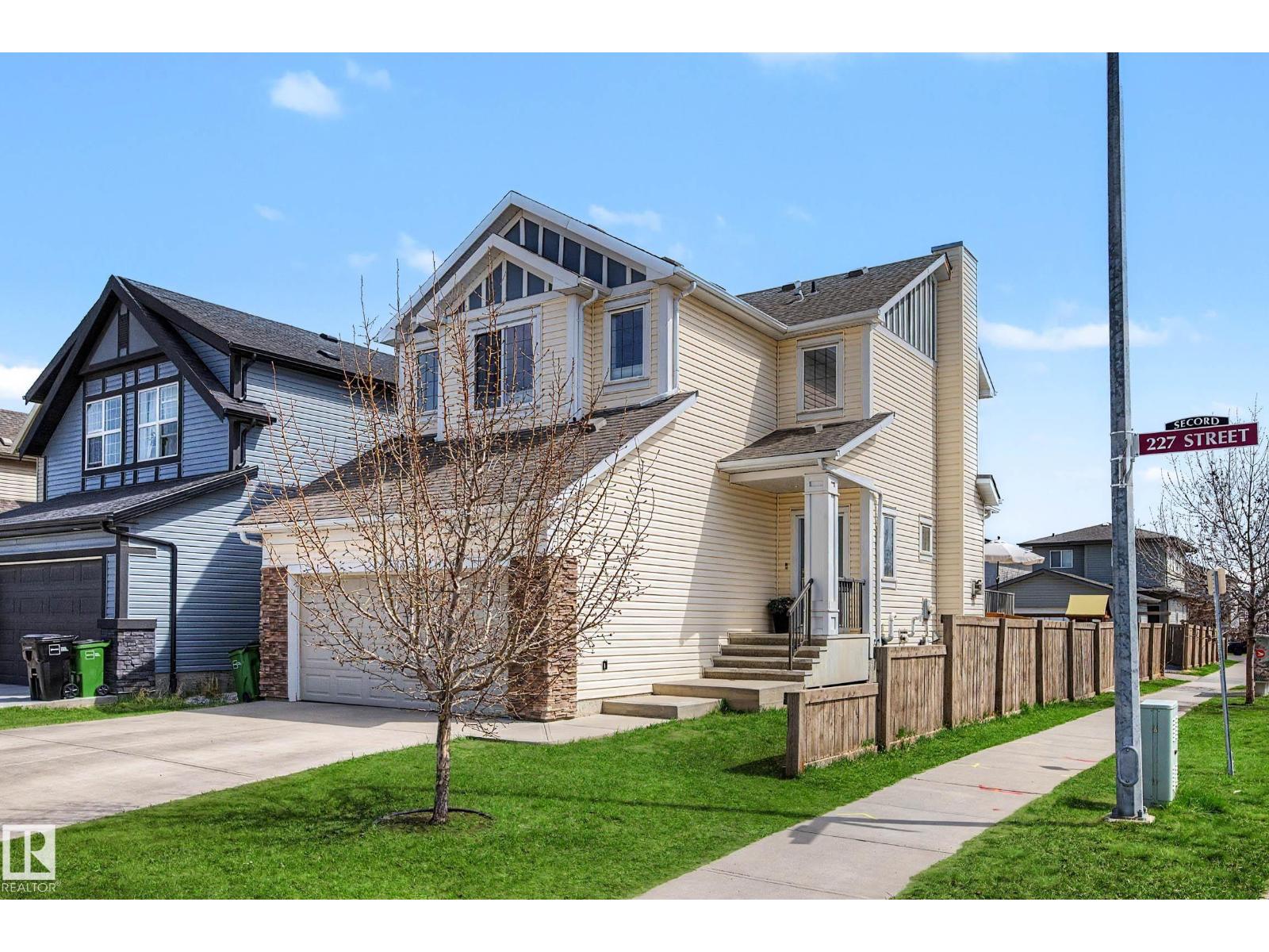 9483 227 ST NW