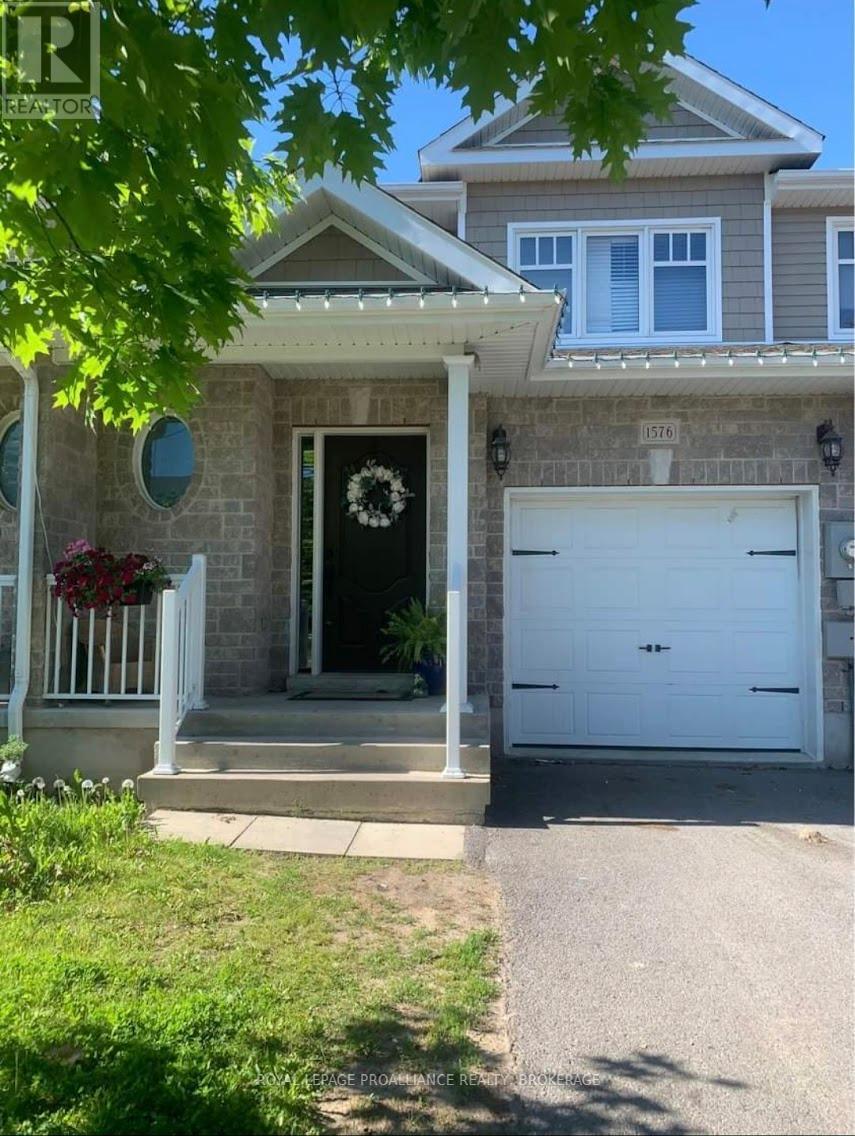 1576 CRIMSON CRESCENT