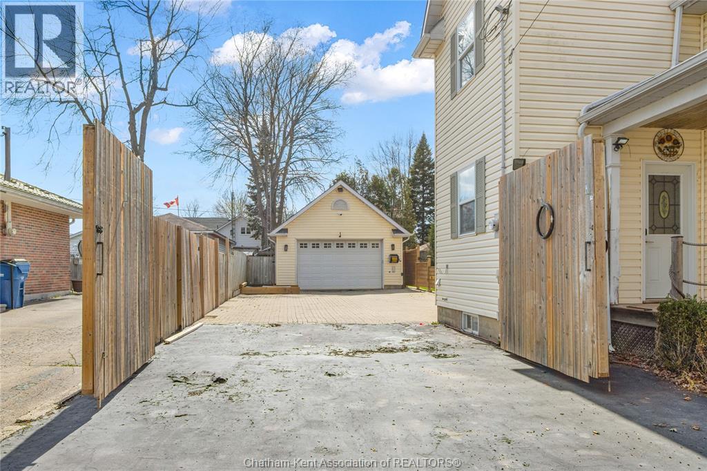 32 HALL STREET North