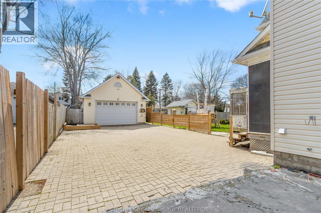 32 HALL STREET North