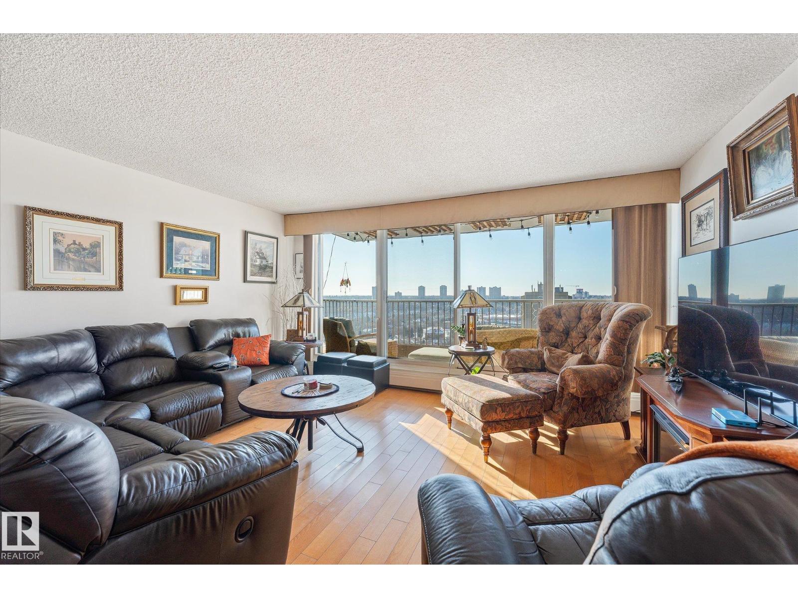 #1002 9923 103 ST NW