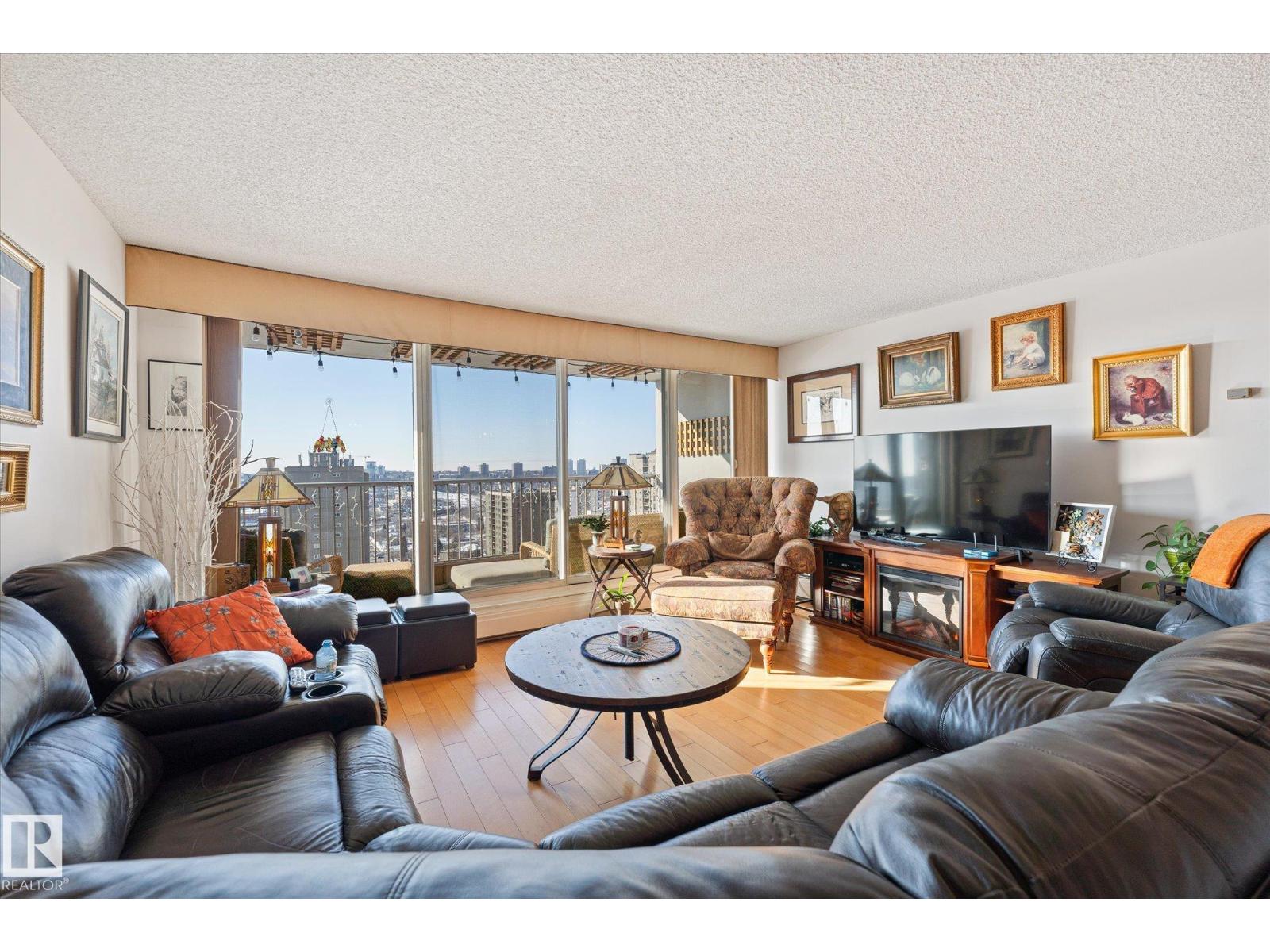 #1002 9923 103 ST NW