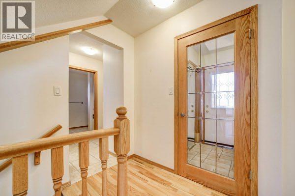 23 Niska Place W