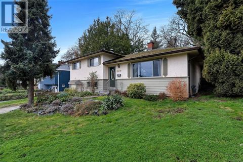 3410 Browning St Saanich BC V8P4E1