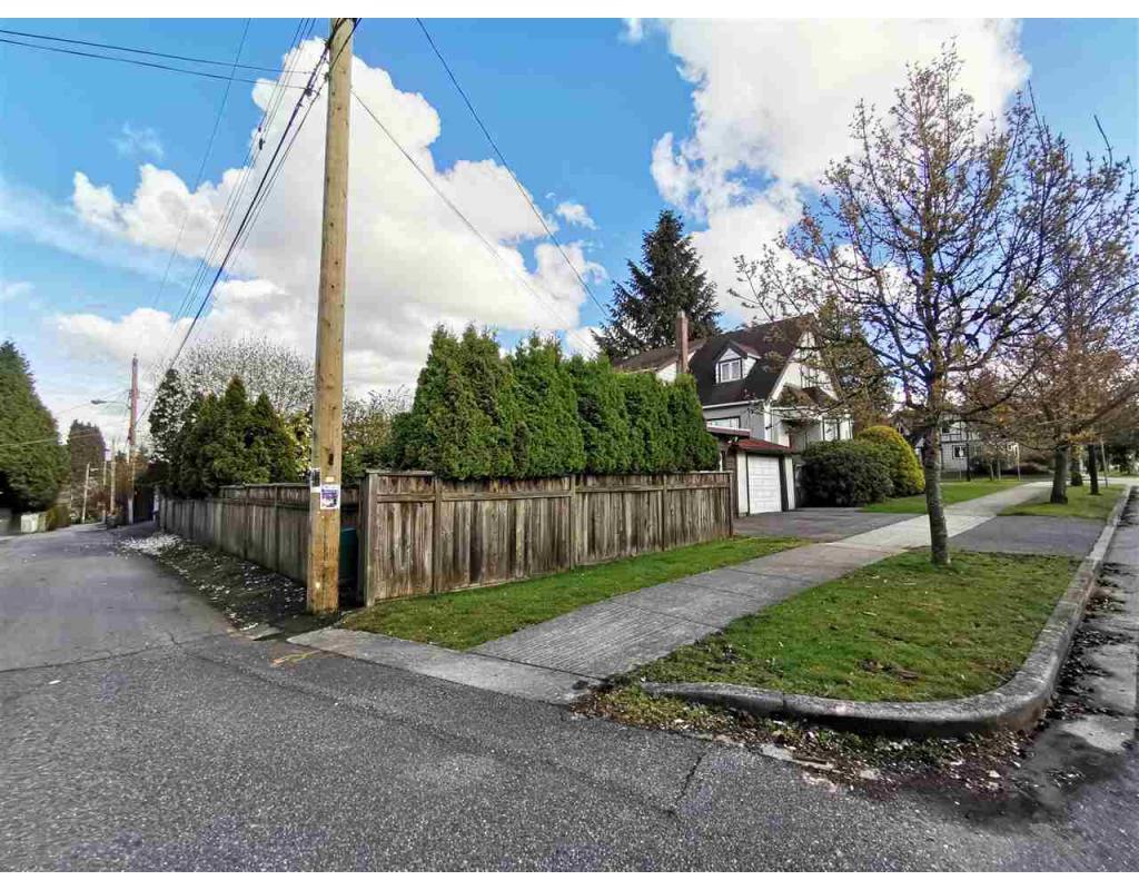 595 W 28TH AVENUE
