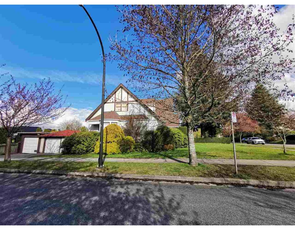 595 W 28TH AVENUE