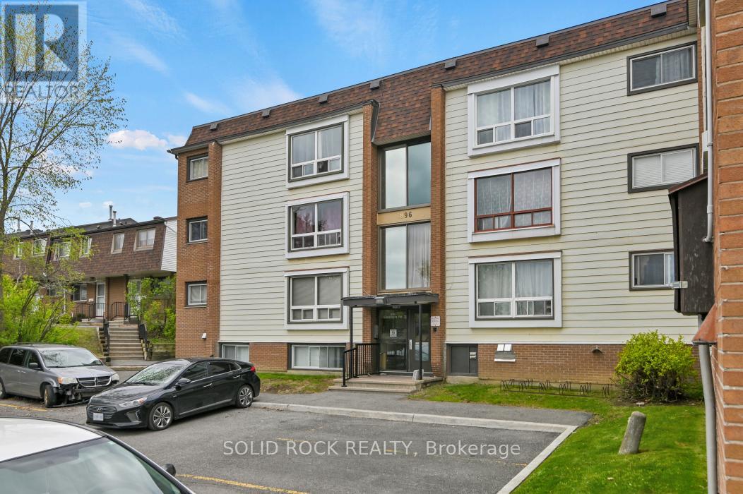 Photo 1 of 19 — 7 - 896 ELMSMERE DRIVE Unit 7, Ottawa, ON K1J7T6